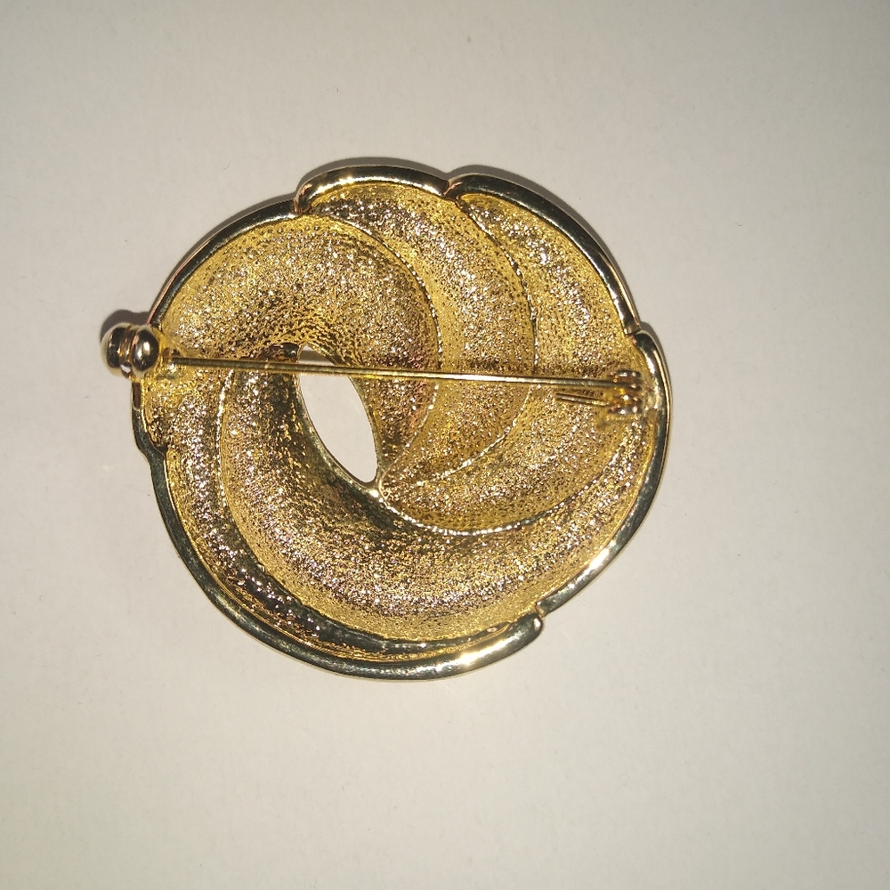 GOld tone swirl brooch Vintage Substantial Classic Scrolls Wave Golden c… - Picture 2 of 5